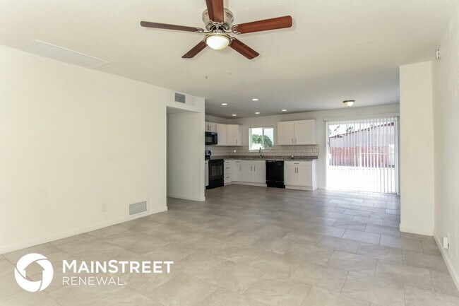 Foto del edificio - 8017 N 38th Ave