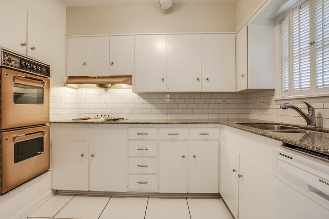 Foto del edificio - 4303 Emerson Ave