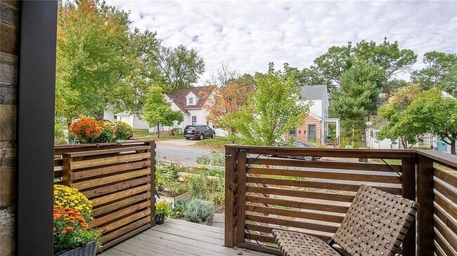 Building Photo - 1011 E Grand Ave