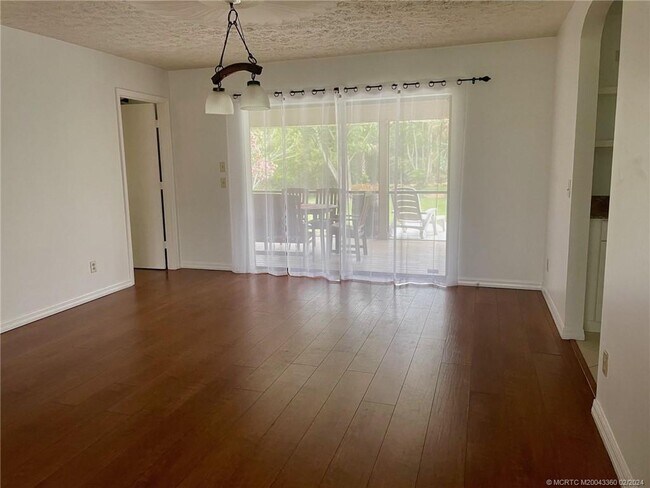 Foto del edificio - 730 NE Town Terrace