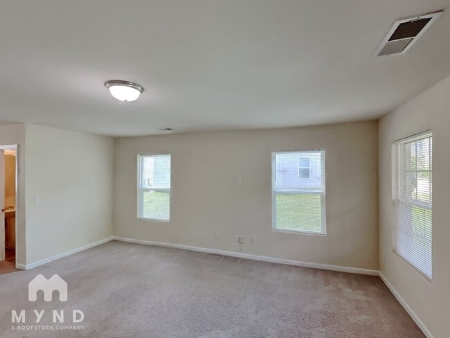 Building Photo - 2547 Piering Dr