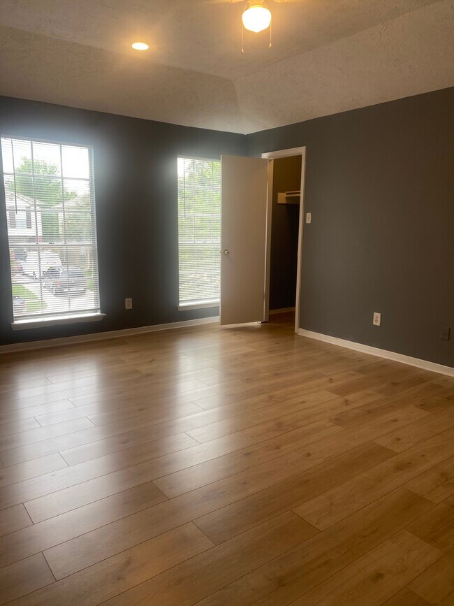 Foto del edificio - 4238 Field Meadow Dr