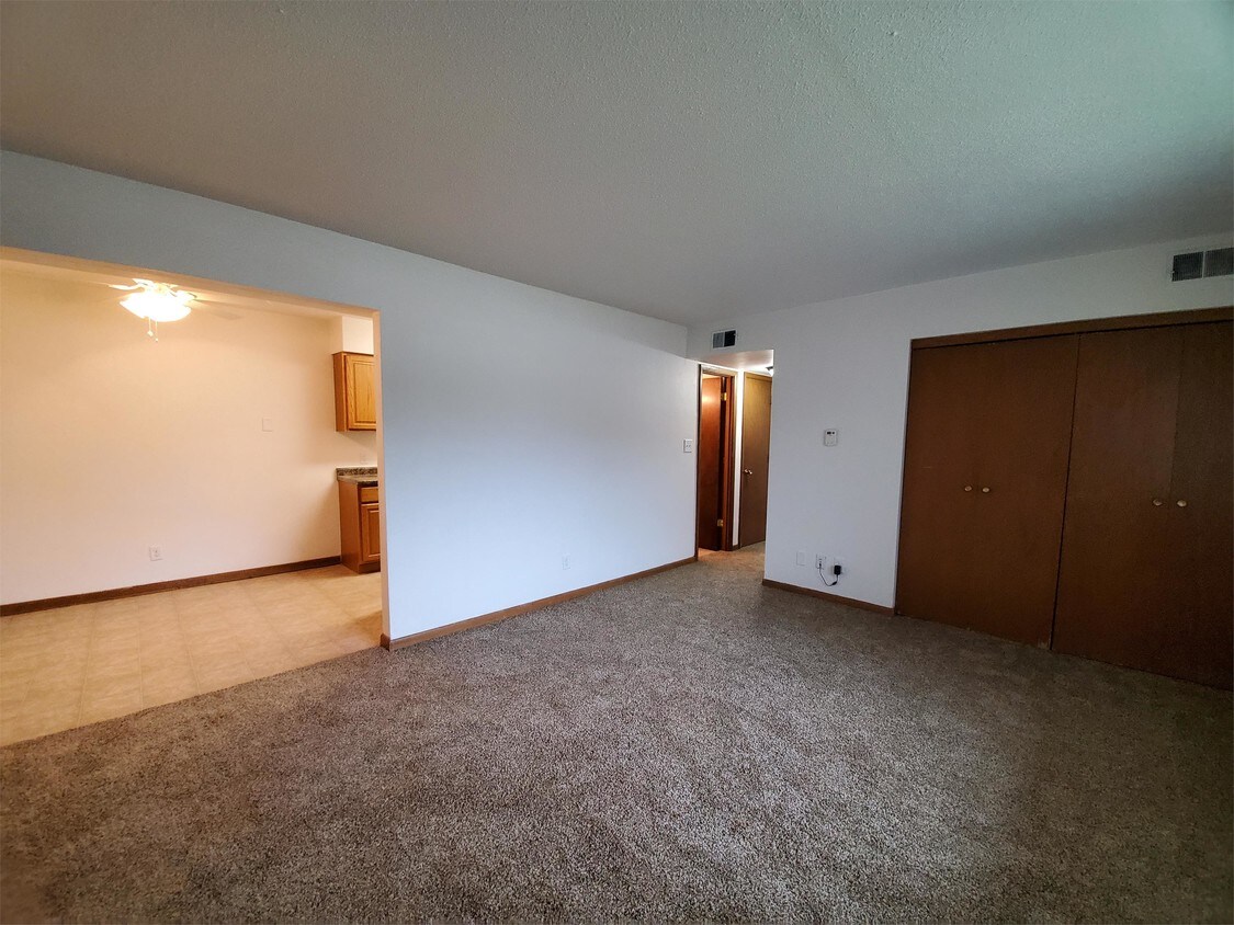 Foto principal - 2000 Valley Park Dr