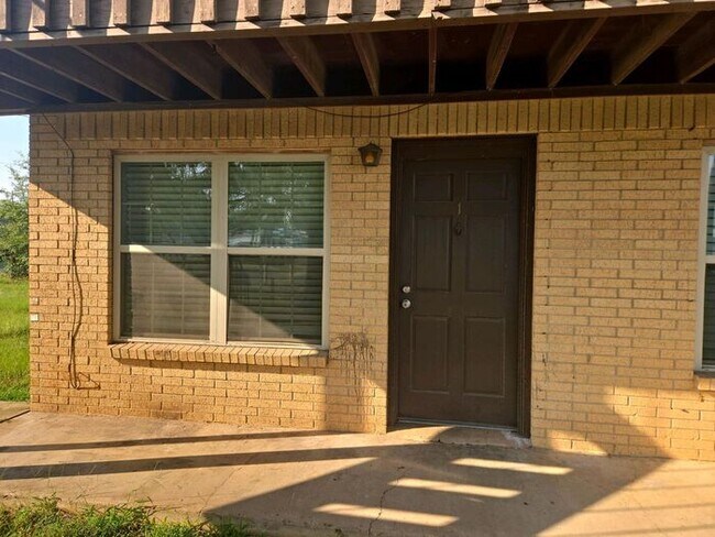 Foto del edificio - Available Now! Updated, Downstairs 2 Bedro...