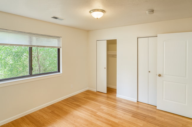 Foto del edificio - 818 Carrier Creek Blvd NE