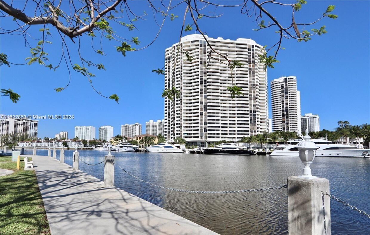 Foto principal - 3030 Marcos Dr