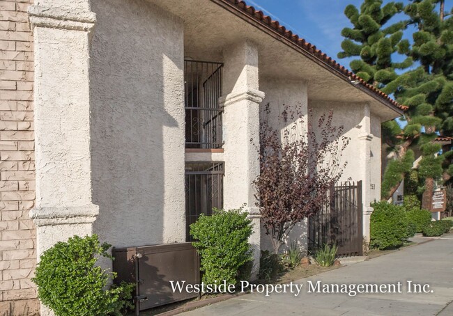 Building Photo - Downstairs 1+1 Prime North Hollywood Neigh...