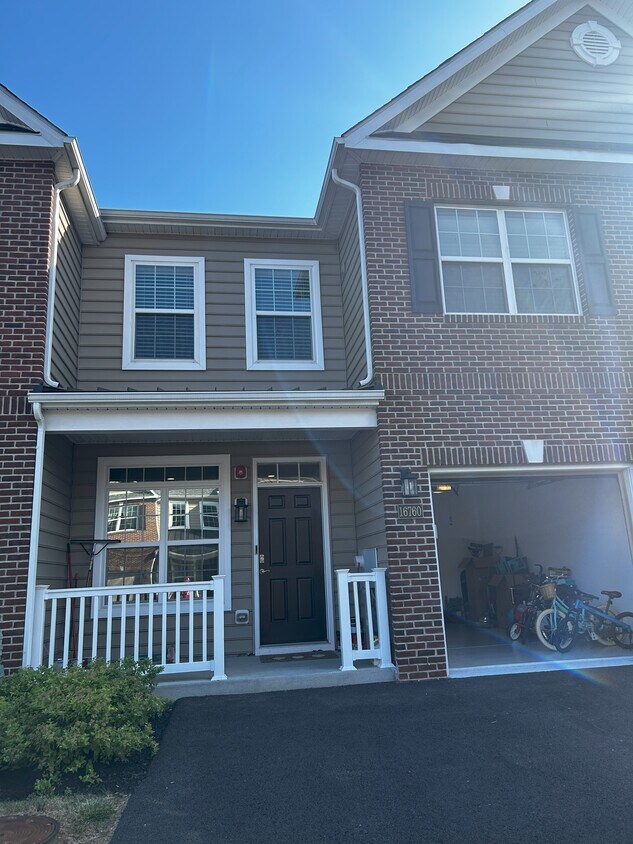 Primary Photo - 16760 River View Cir