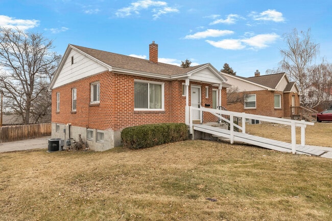 Foto del edificio - 225 E 2nd S