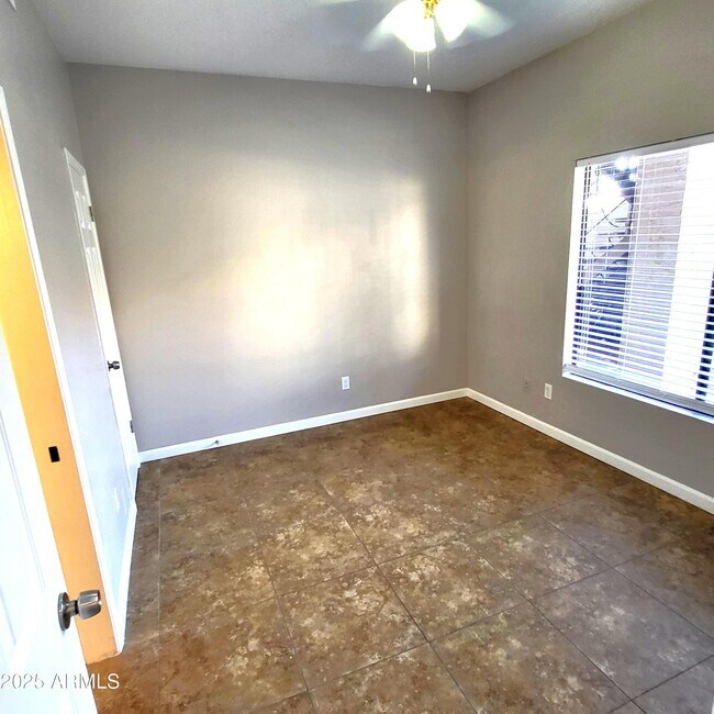 Foto del edificio - 11666 N 28th Dr
