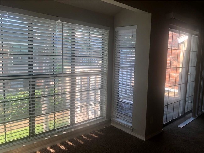Foto del edificio - 2728 Copper Creek Dr