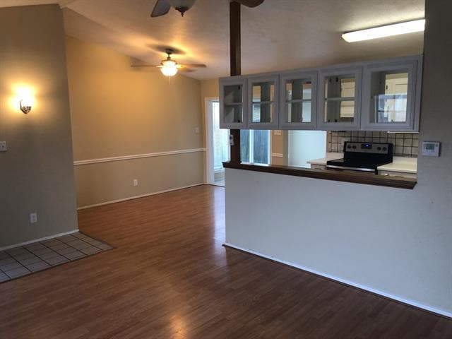 Building Photo - 6076 Dooley Dr