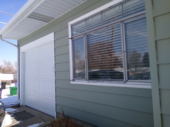 Building Photo - University Hills  Adorable 2 Bed 1 Bath Home with HUGE Fenced Yard, Central Air/Heat, Garage and ...