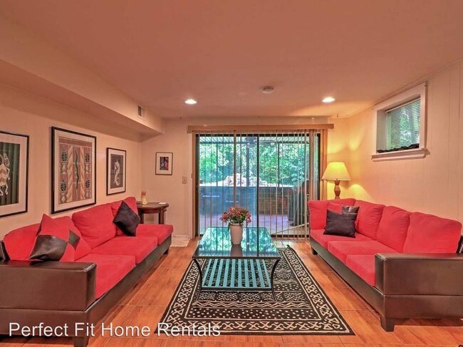 Foto del edificio - 843 Artwood Rd NE