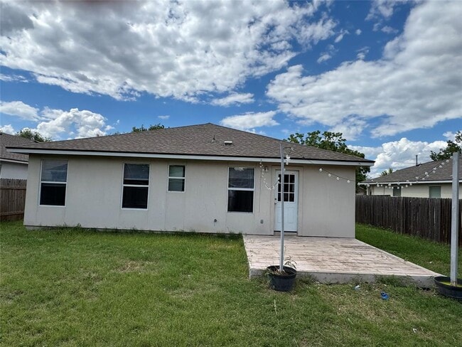 Building Photo - 304 Golden Gate Dr