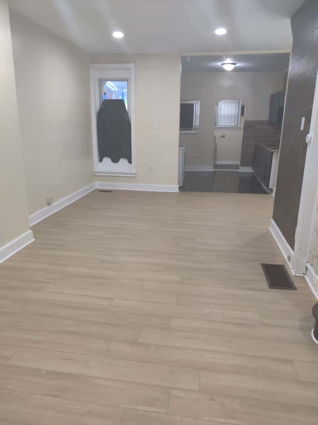 Photo - 617 E Hilton St House