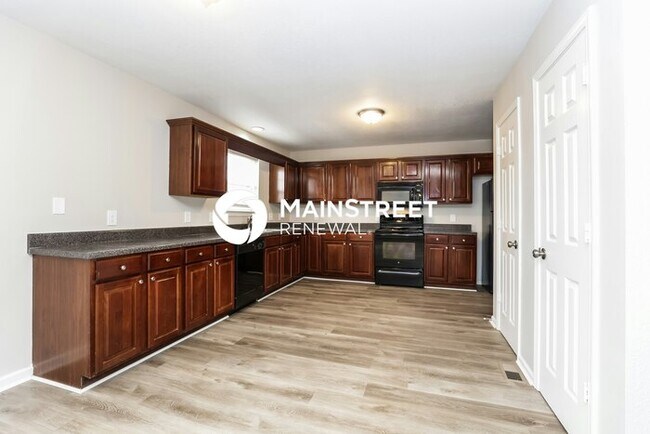 Building Photo - 5 Bedroom Pet-Friendly Home in Spring Hill, TN with Main Street Renewal