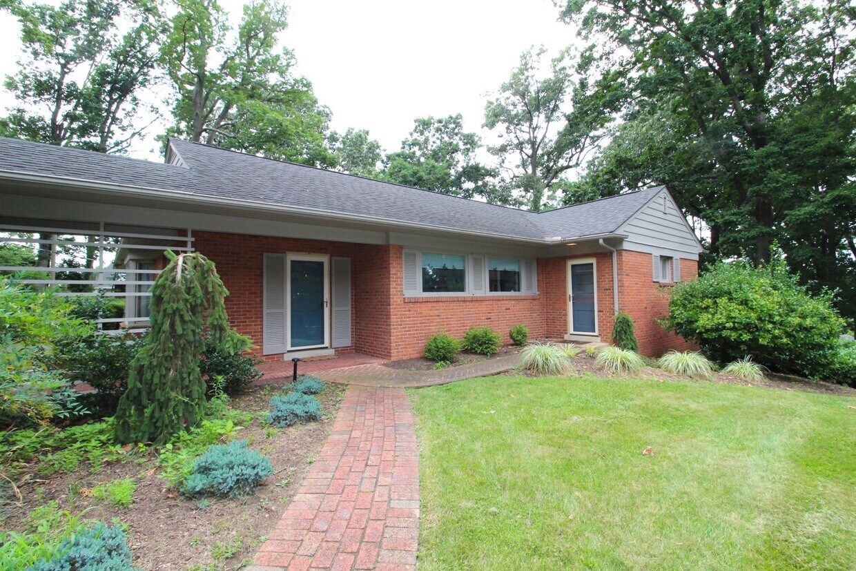 802 Oak Hill Dr, Harrisonburg, VA 22801 House Rental in Harrisonburg