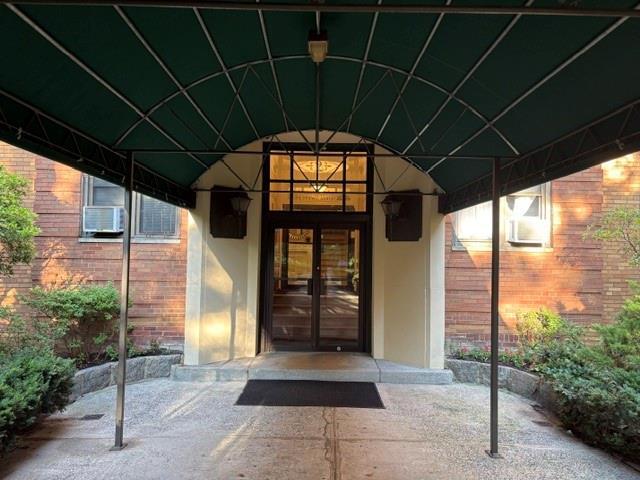 Foto del edificio - 2 Greenridge Ave