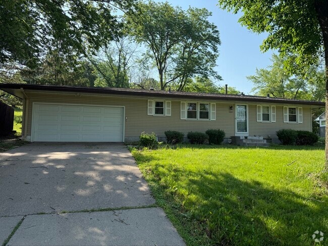 Building Photo - 1064 Hackmann Cir NE