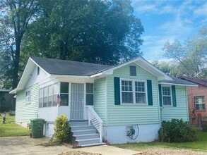 Building Photo - 2048 Midway St