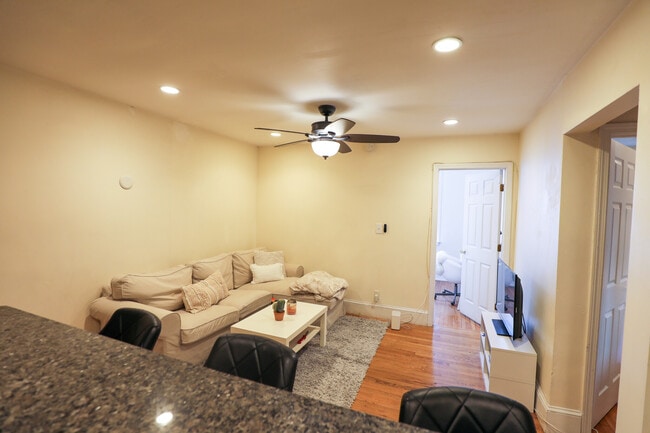 Building Photo - 60 Egmont St