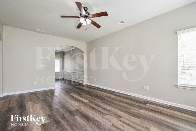 Building Photo - 5805 Woodside Crossing