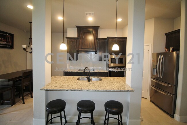 Foto del edificio - Beautiful 3/2/2 in Waxahachie For Rent!