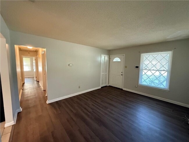 Building Photo - 1308 Charmaine Cir E