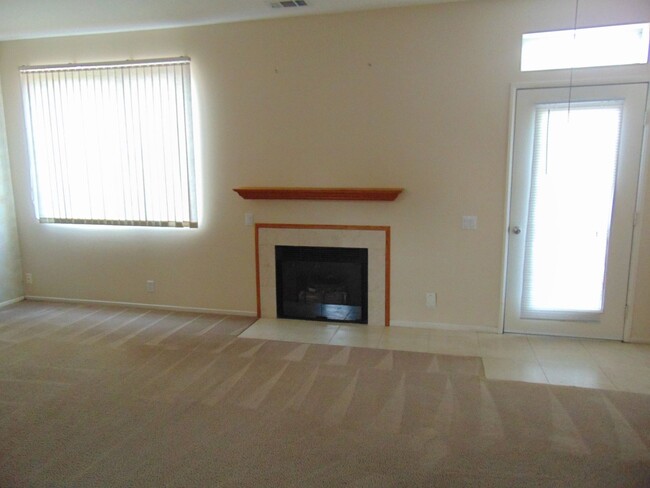 Foto del edificio - 2 bedroom 2.5 bath condo close to parks an...