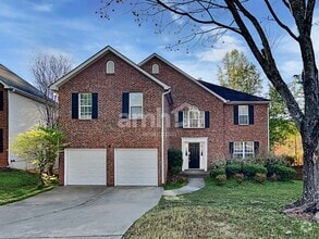 Building Photo - 1790 Pinehurst View Dr