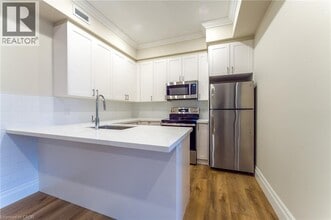Building Photo - 100 Charlton Ave W