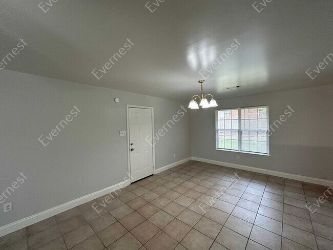 Building Photo - 3360 Fairmeadow Dr