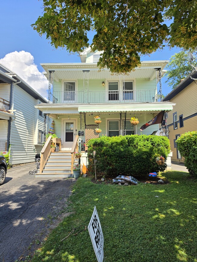 Building Photo - 339 Crestwood Ave