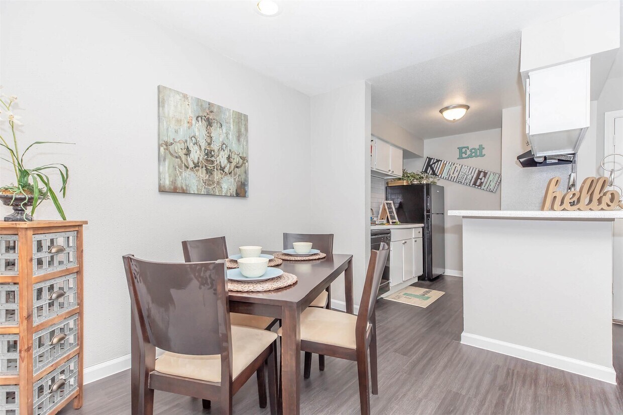 Foto principal - 8282 Cambridge St