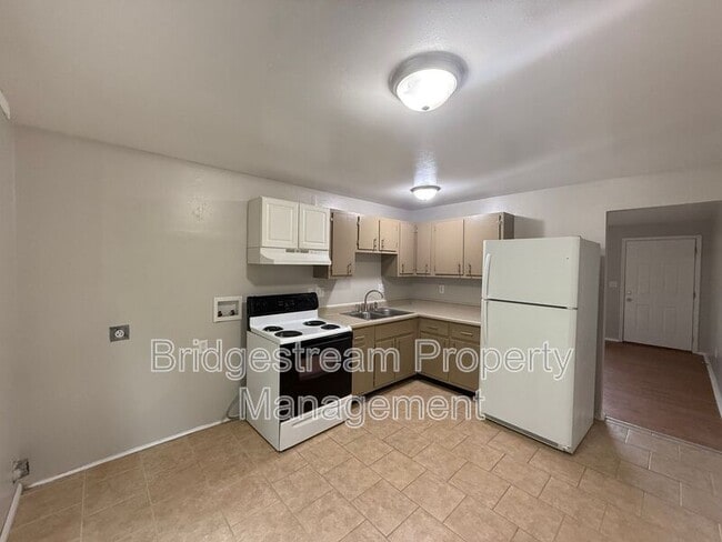 Building Photo - 4948 Leeper St