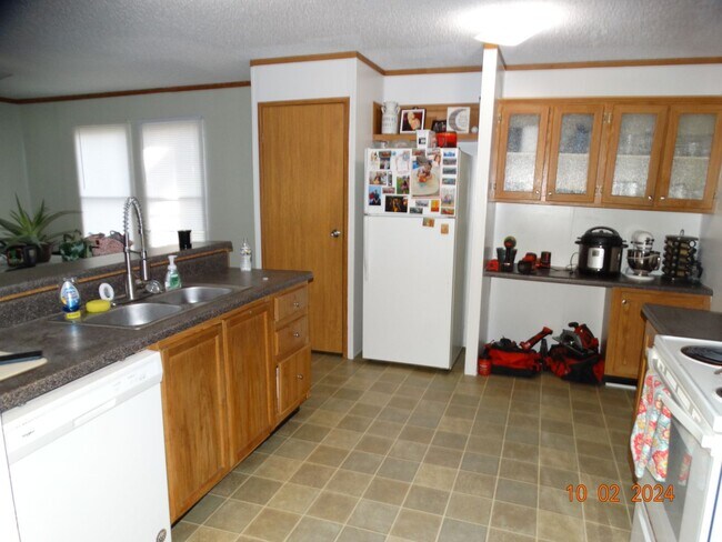 Building Photo - 3 bedroom Midway Home