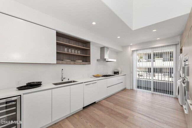 Foto del edificio - 6489 Cavalleri Rd