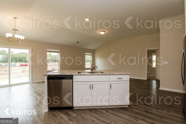 Building Photo - 17 Red Oak Dr.
