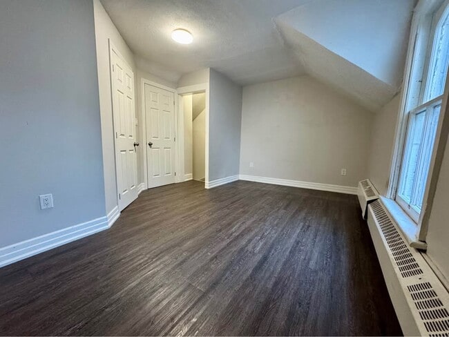 Building Photo - 3-8 Peel St Barrie Ontario L4M 3K8