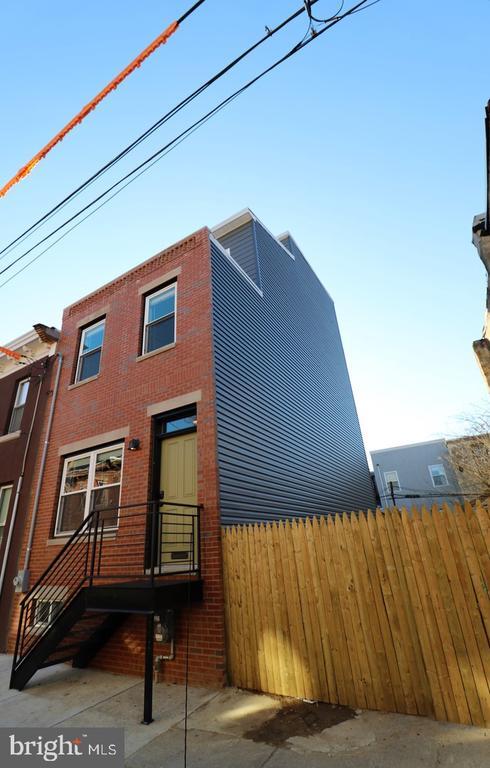 Building Photo - 1816 Latona St