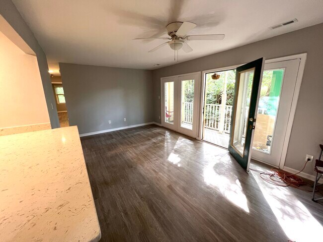 Living room - 2030 Quaker Landing