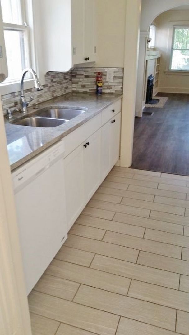 Foto del edificio - 912-914-914 Pleasant St