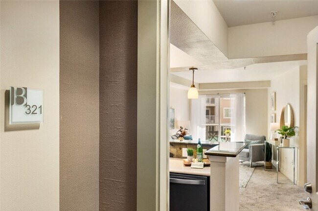 Foto del edificio - Beautiful Ballard Condo with Parking!