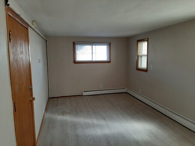 Foto del edificio - 946 Randolph Ave