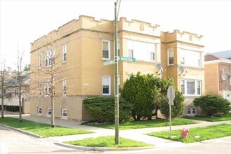 Building Photo - 5056 W Henderson St