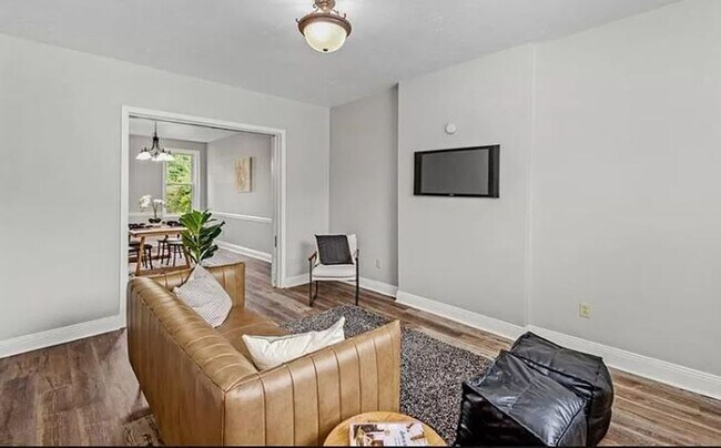 Building Photo - Beautifully remodeled 6 BR, 1.5 Bath brick...