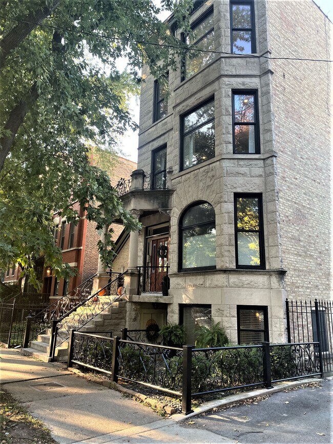 Foto del edificio - 2118 W Schiller St