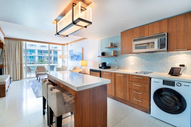 Foto del edificio - 6801 Collins Ave