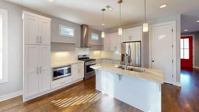 Foto del edificio - Beautiful Three Bedroom East Nashville Home!